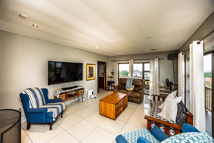 To Let 5 Bedroom Property for Rent in Cove Rock Eastern Cape